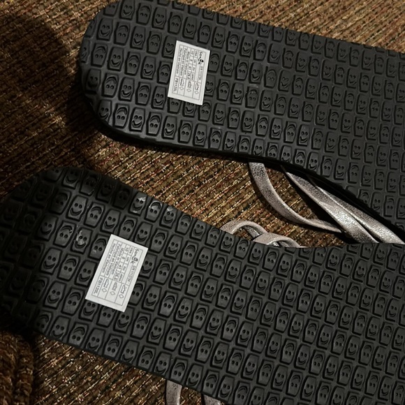 Sanuk women’s Flip Flop Yoga Salty , Size 10. Metallic - Picture 10 of 16